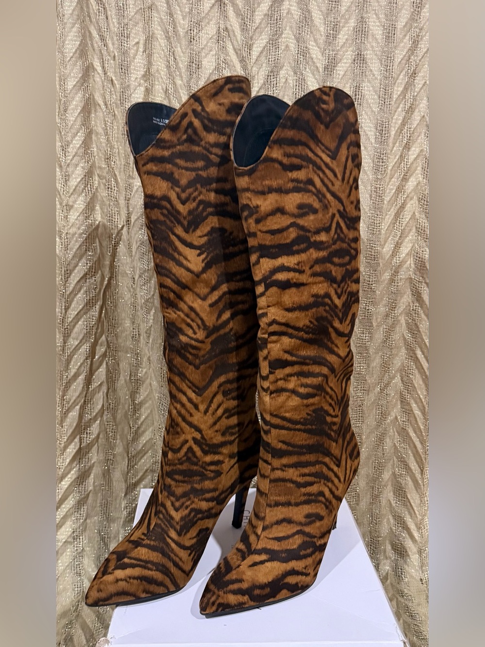 Chinise Laundry Tiger Print Pointed-Toe riser Boots high heels Brown & Black 8.5
